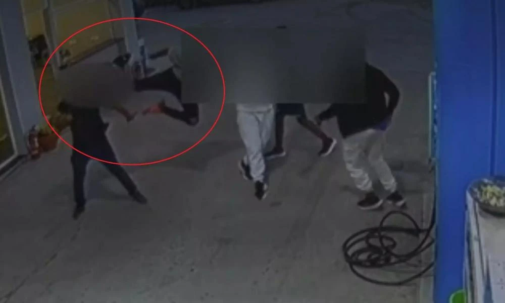 Λαμία: Άγρια ληστεία σε βενζινάδικο - Ρομά έβαλαν τζάμπα βενζίνη και χτύπησαν τον ιδιοκτήτη